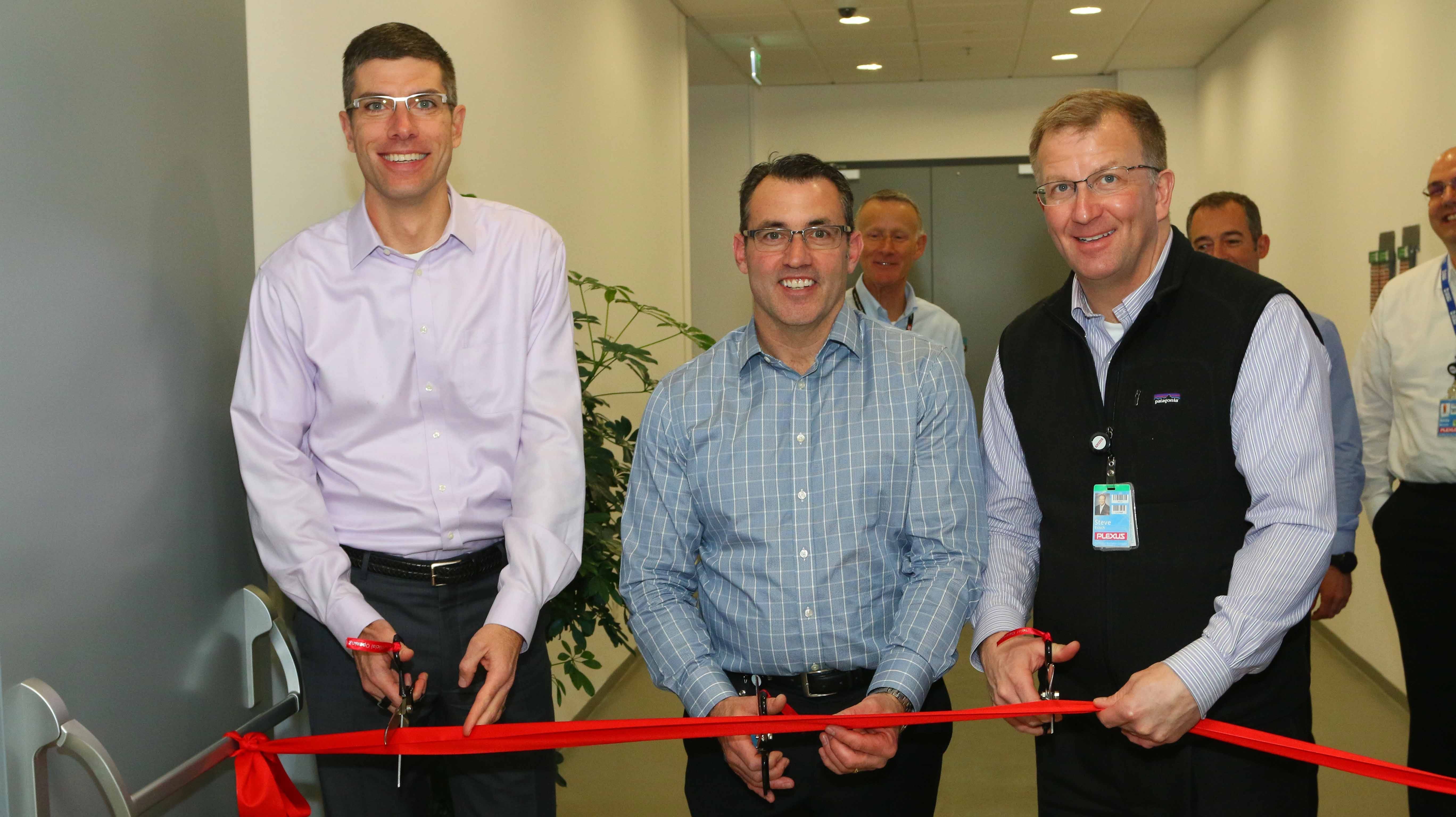 Plexus team at ribbon cutting ceramony